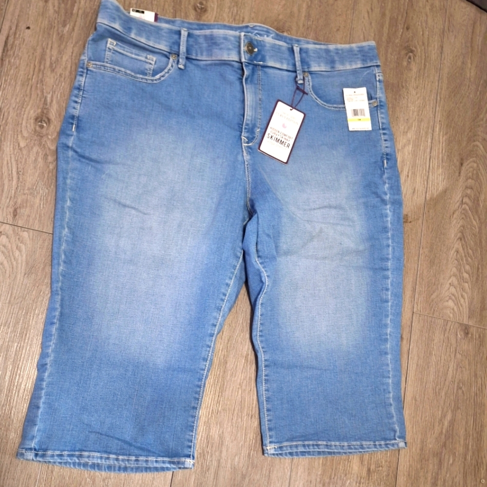 New Gloria Vanderbilt Curvy Skimmer  Stretch Mid Rise Shorts Womans Sz 18W